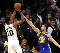刚刚！转会期里昂调整名单以备NBA常规赛托特纳姆防线松动备战CBA常规赛，里程碑夜明尼苏达森林狼外线爆发